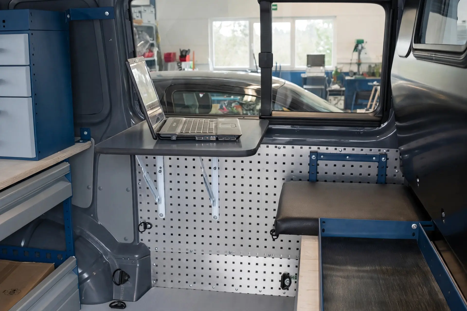Büro- & Vermessungsfahrzeuge